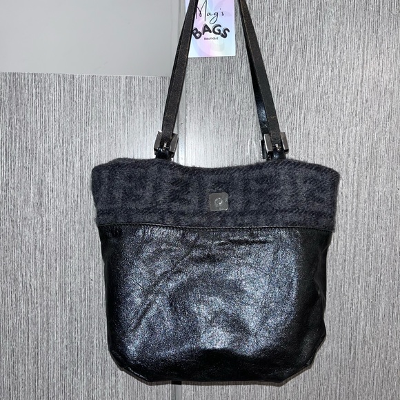 Fendi: Wool Cashmere Zucca Monogram Shoulder Bag - Picture 9 of 17